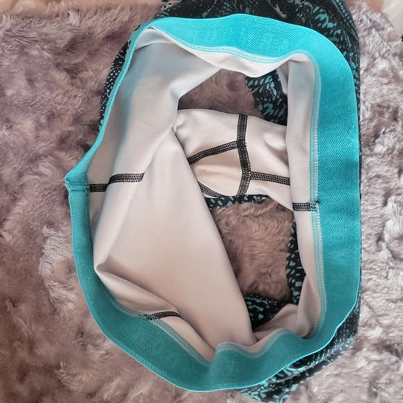 COPY - Under Armour Booty Shorts - Picture 3 of 3